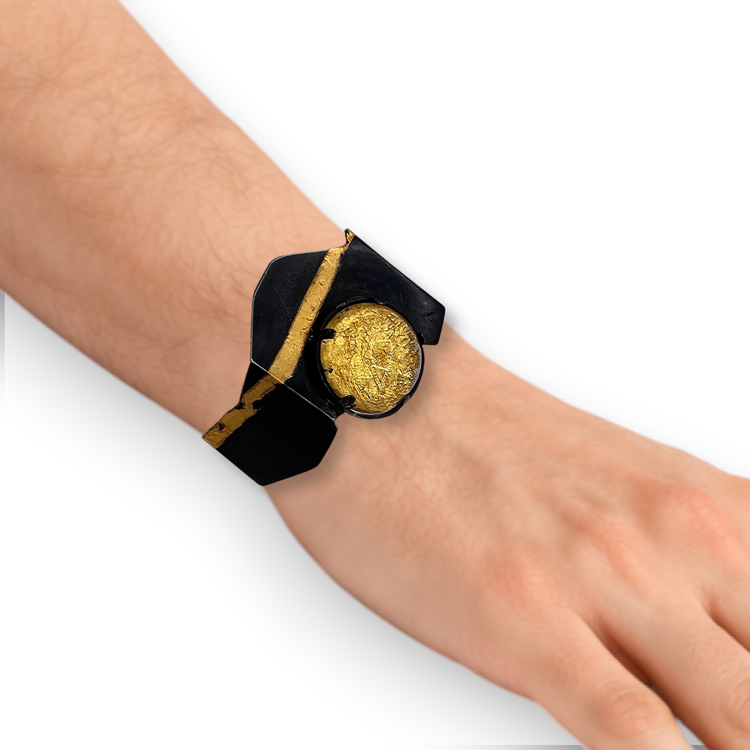 Kaku (角 Angle / Corner) Cuff