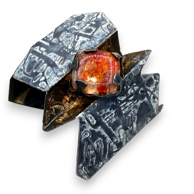 Hazama (狭間Between) Cuff